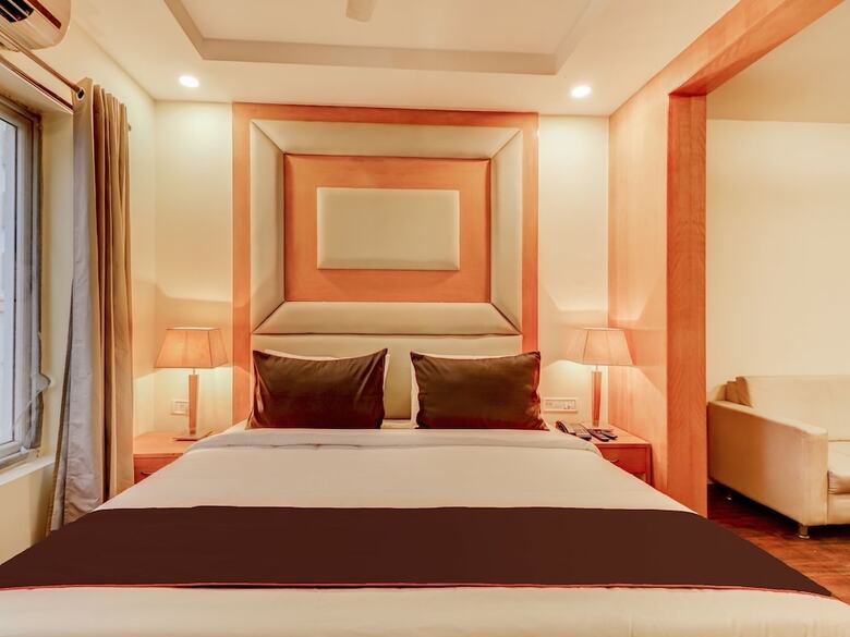 Hotel Collection O 30121 The Mayer