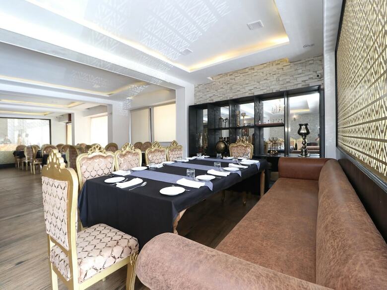 Oyo 29950 Hotel Ml Pride
