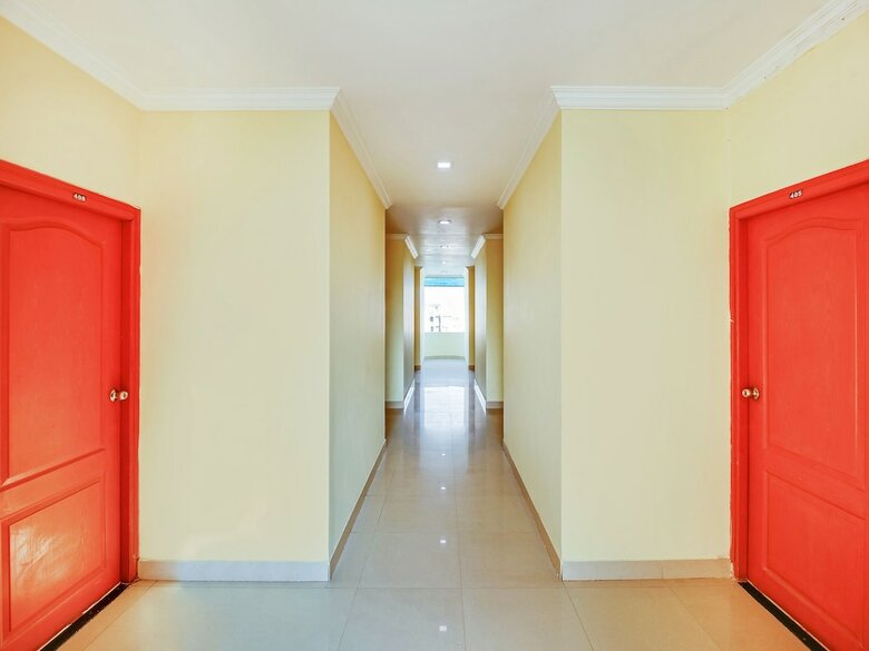 Hotel Oyo 30151 Golden Hive