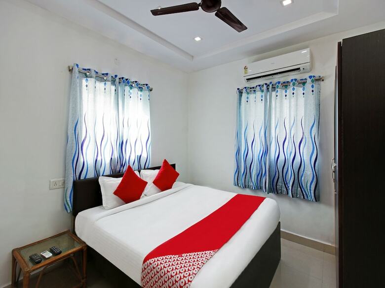 Hotel Oyo 30151 Golden Hive