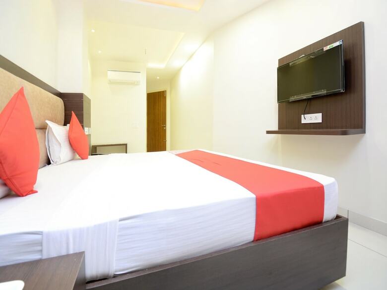 Oyo 33009 Hotel Nido