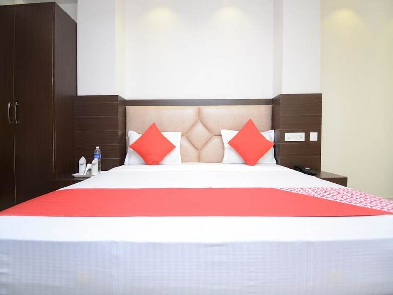 Oyo 33009 Hotel Nido