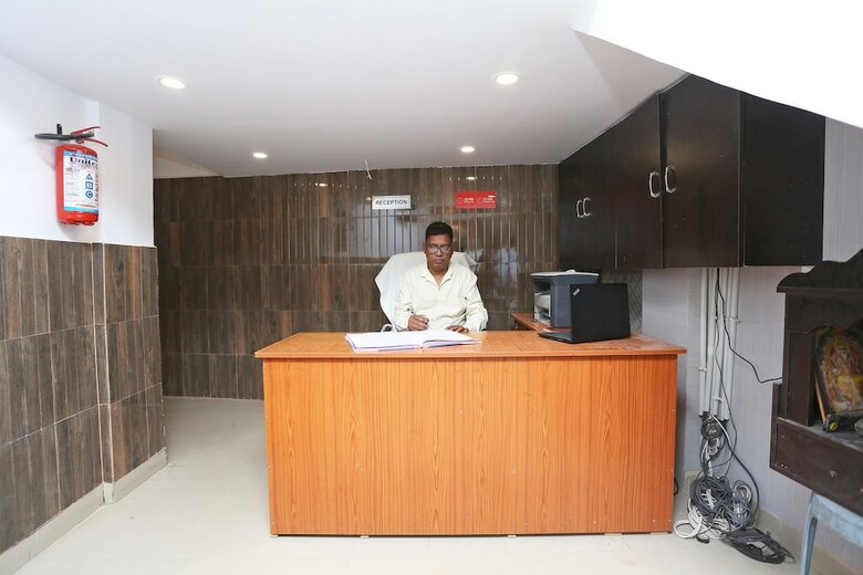 Oyo 36667 Hotel Manoj