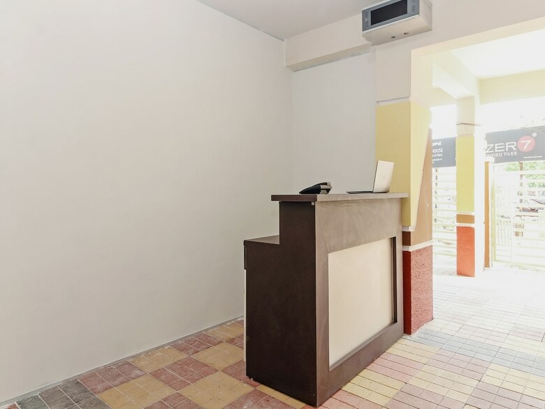 Hotel Oyo 37762 Hyvin Suites