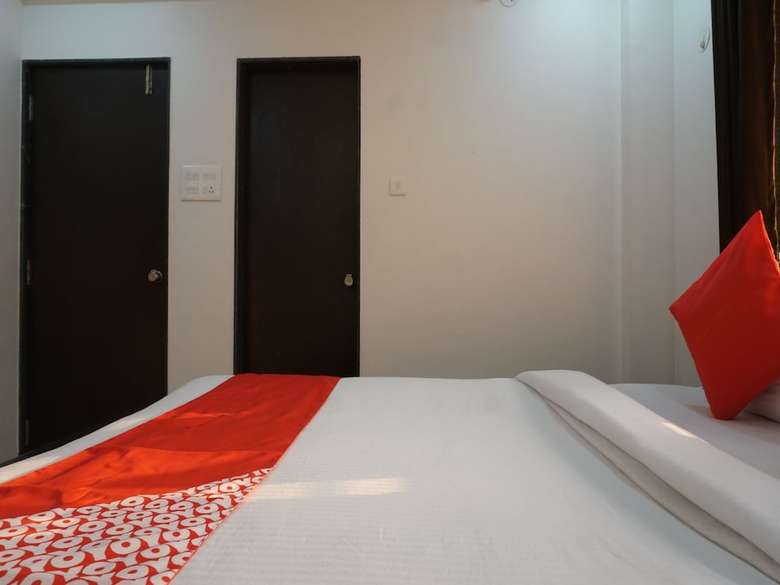 Hotel Oyo 38523 Royano Inn
