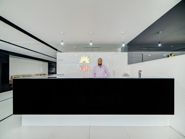 Oyo 40124 Hotel Vjr Residency