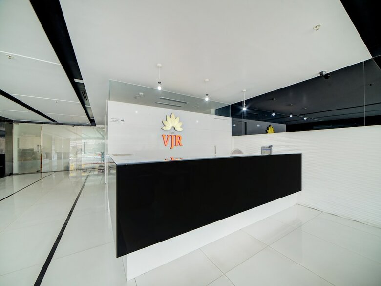 Oyo 40124 Hotel Vjr Residency