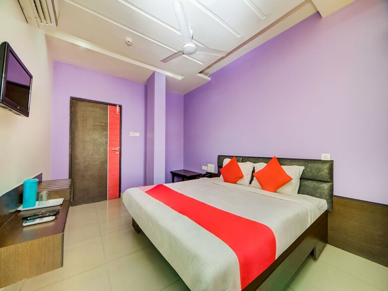 Oyo 40124 Hotel Vjr Residency
