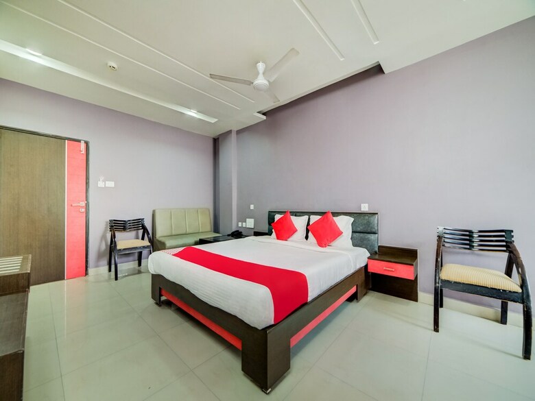 Oyo 40124 Hotel Vjr Residency