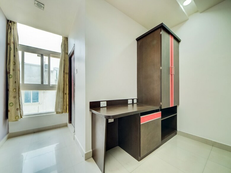 Oyo 40124 Hotel Vjr Residency