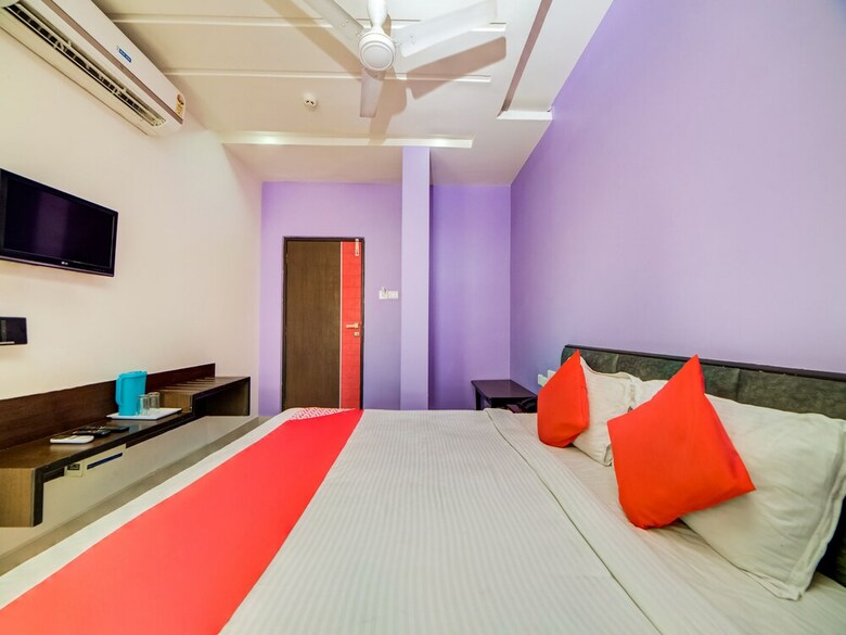 Oyo 40124 Hotel Vjr Residency