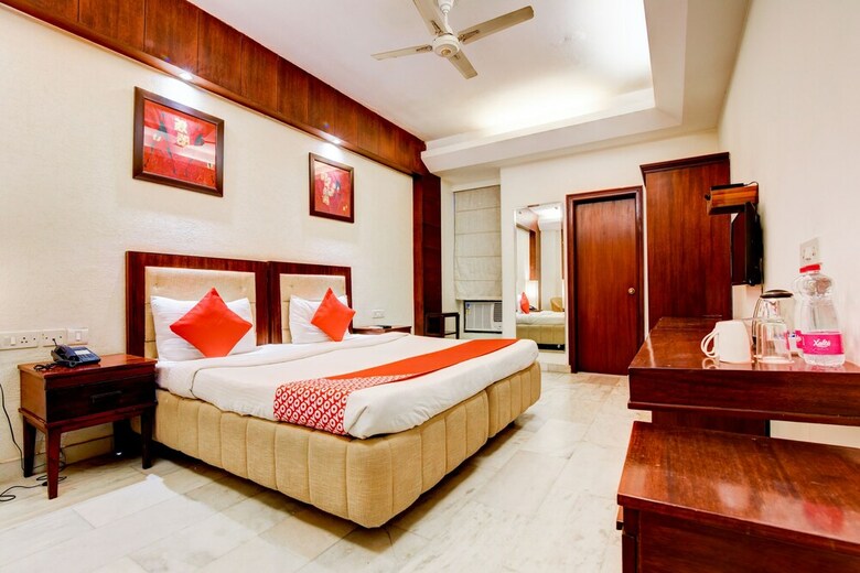 Oyo 39725 Hotel Regent Continental