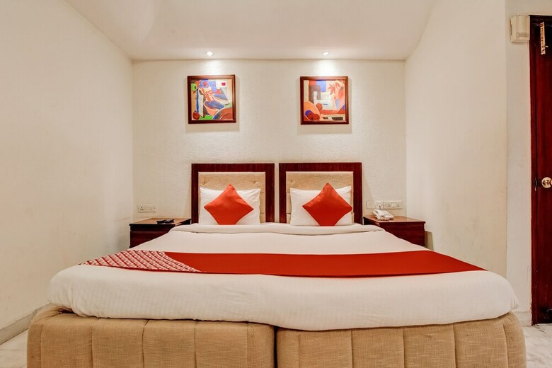 Oyo 39725 Hotel Regent Continental