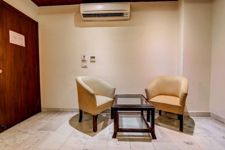 Oyo 39725 Hotel Regent Continental