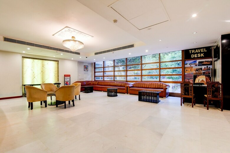 Oyo 39725 Hotel Regent Continental