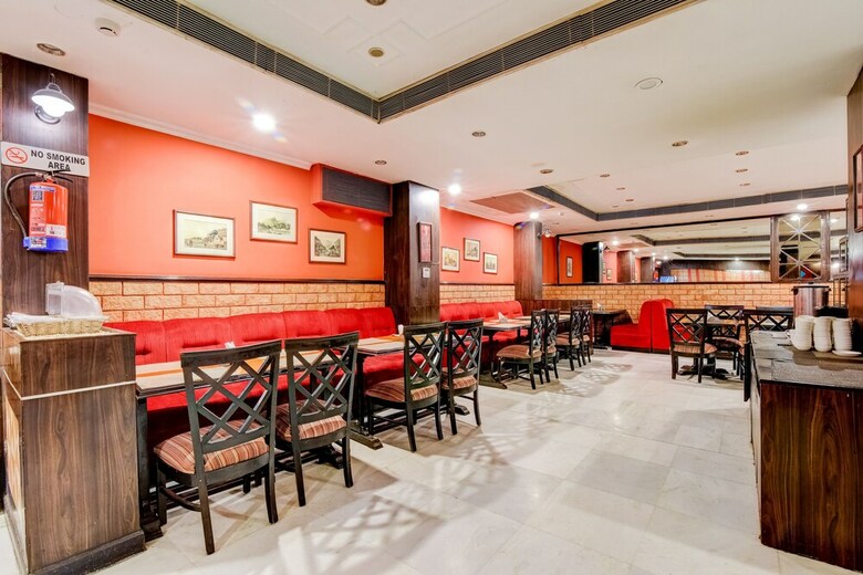Oyo 39725 Hotel Regent Continental
