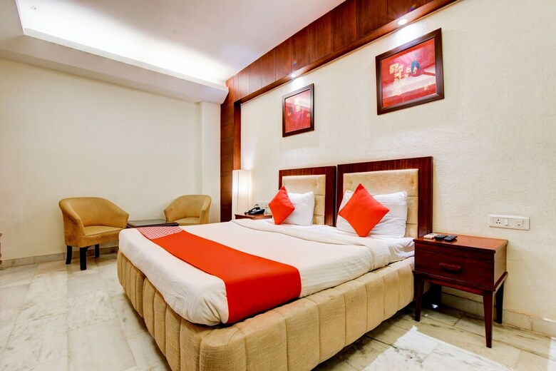 Oyo 39725 Hotel Regent Continental