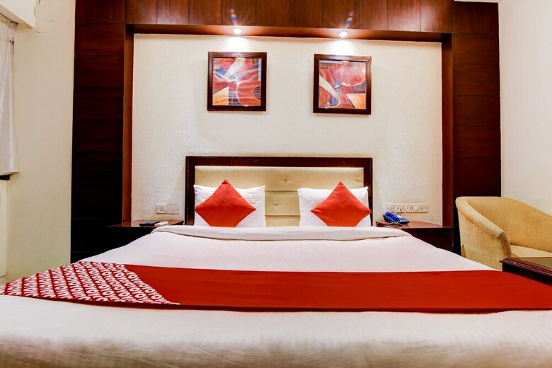 Oyo 39725 Hotel Regent Continental