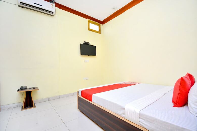 Hotel Oyo 40306 White House