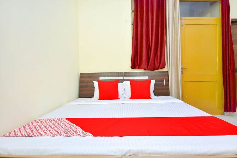 Hotel Oyo 40306 White House