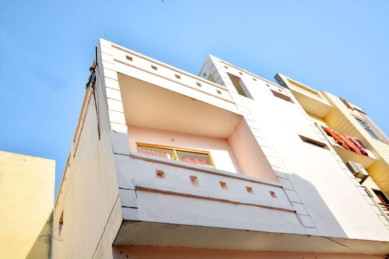 Hotel Oyo 40306 White House