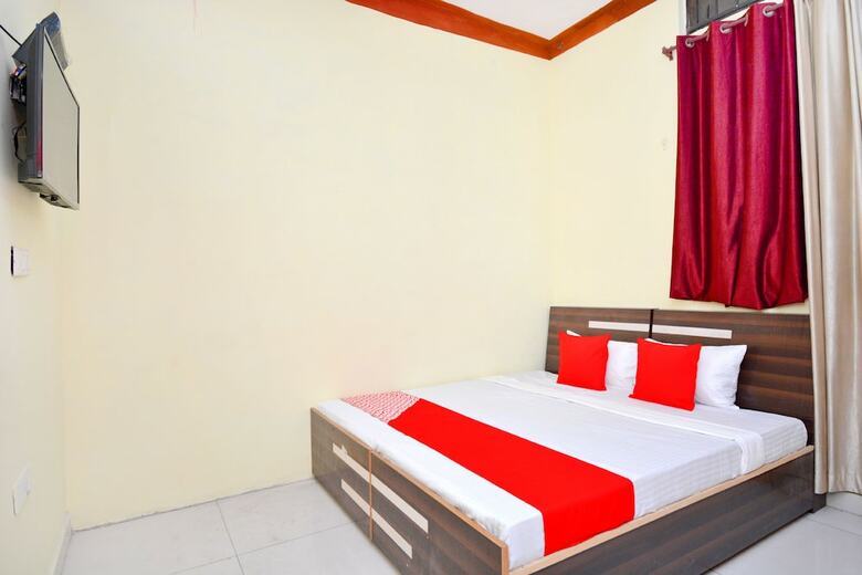 Hotel Oyo 40306 White House