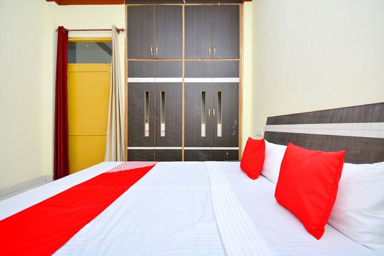 Hotel Oyo 40306 White House