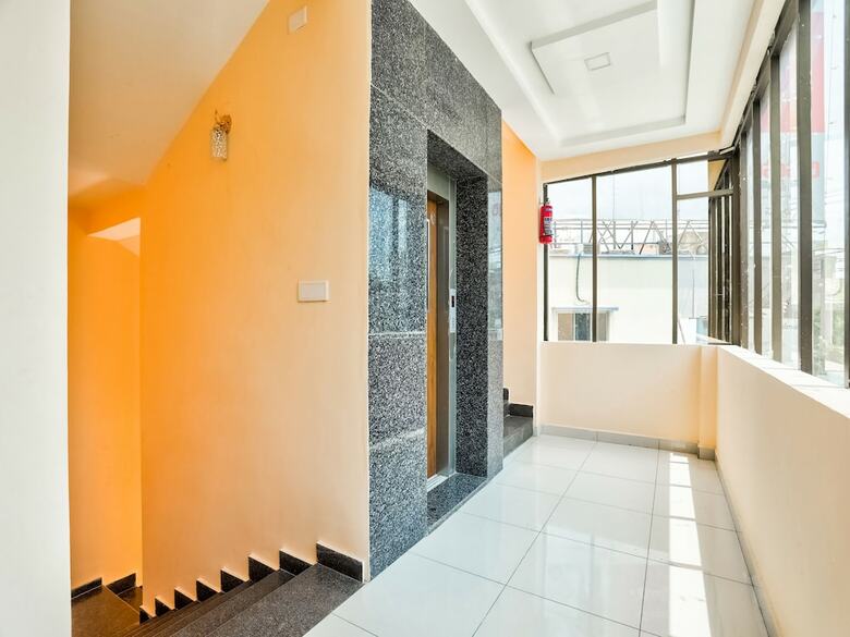 Hotel Oyo 40762 Sr Grand