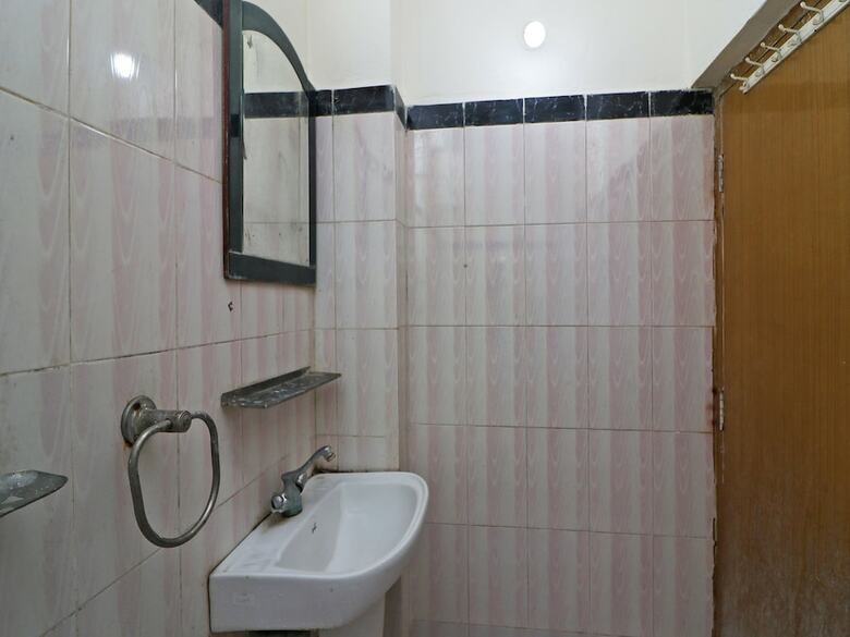 Spot On 37503 Hotel Akash