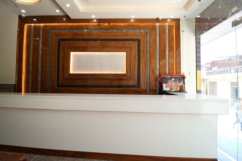 Oyo 37959 Hotel Royal Stay
