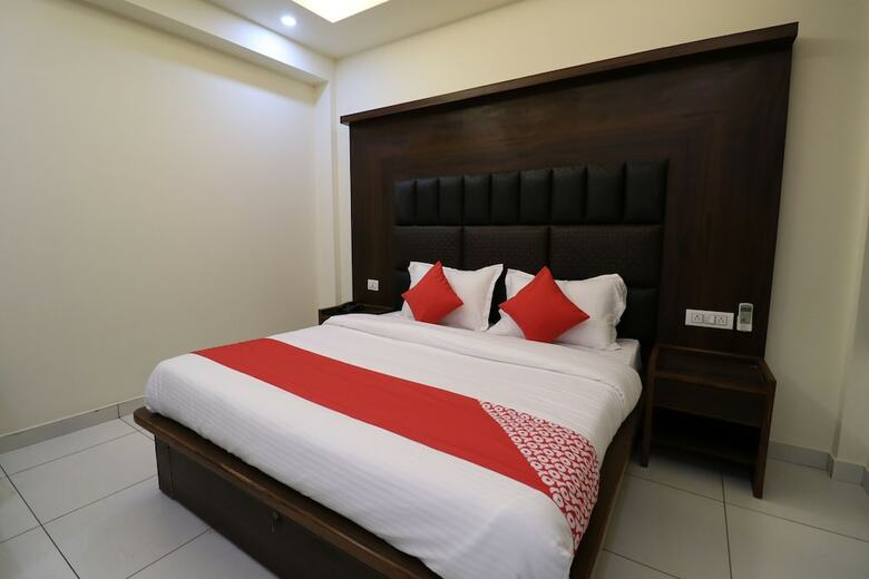 Oyo 37959 Hotel Royal Stay