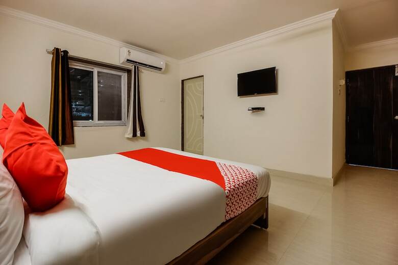 Oyo 41994 Hotel Wall Street