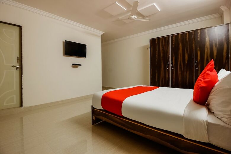 Oyo 41994 Hotel Wall Street