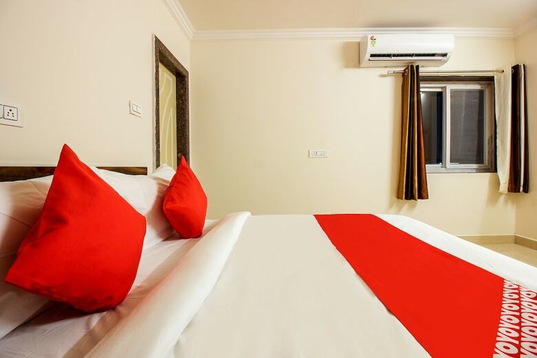 Oyo 41994 Hotel Wall Street