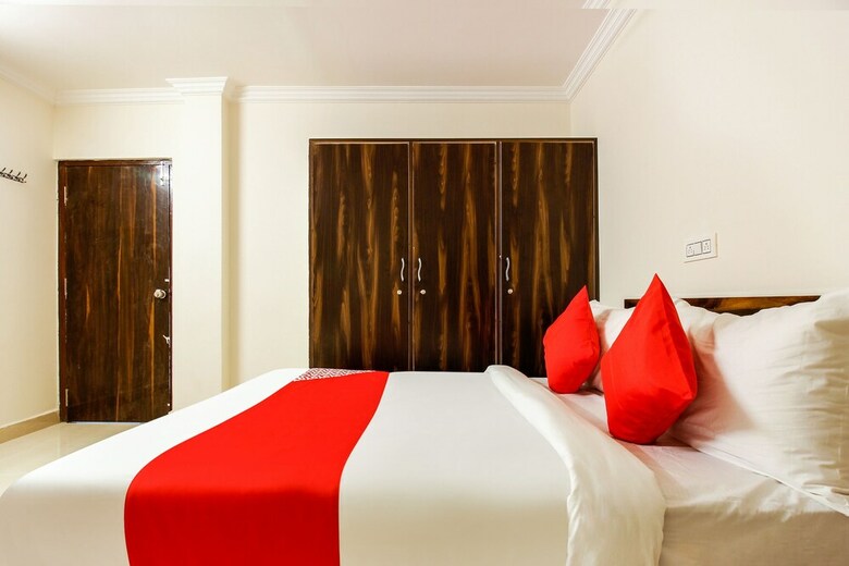 Oyo 41994 Hotel Wall Street