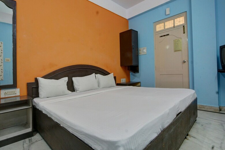 Hotel Spot On 39787 Radha Krishna Deluxe Lodge