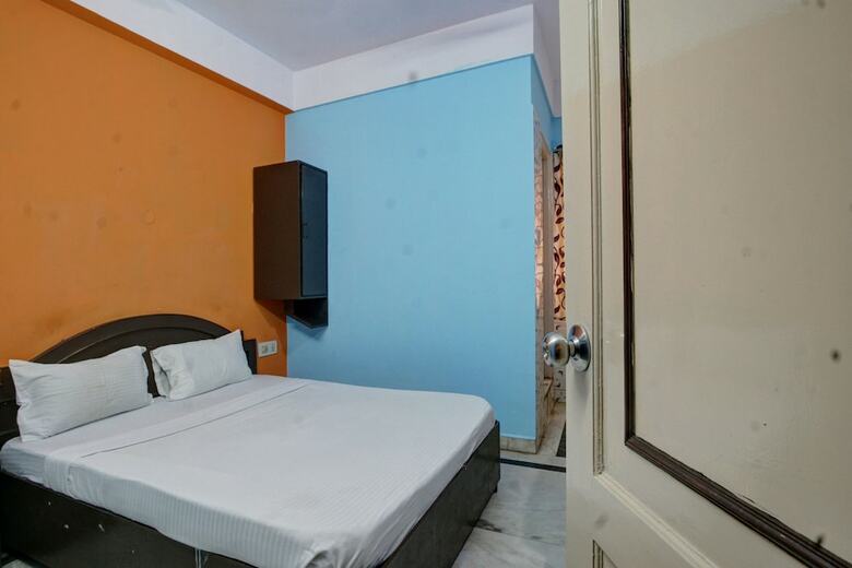Hotel Spot On 39787 Radha Krishna Deluxe Lodge