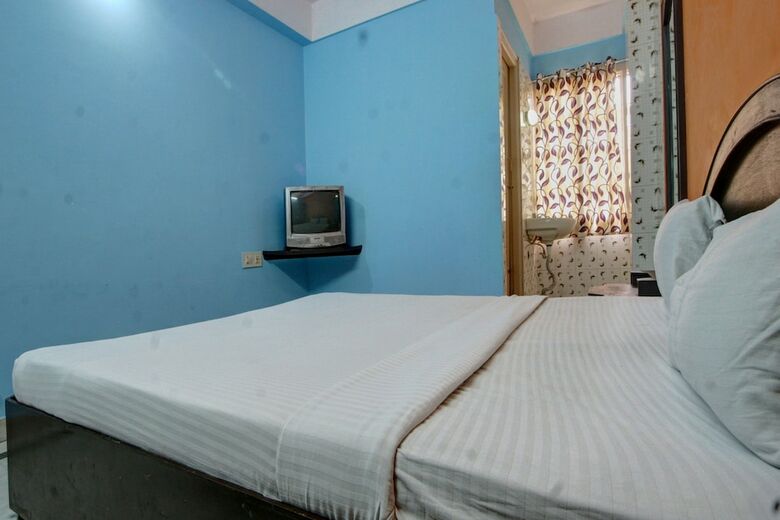 Hotel Spot On 39787 Radha Krishna Deluxe Lodge