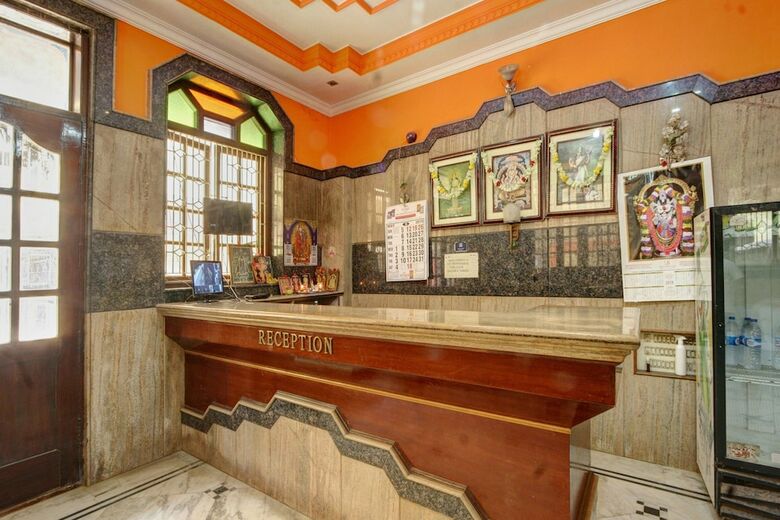 Hotel Spot On 39787 Radha Krishna Deluxe Lodge