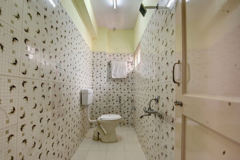 Hotel Spot On 39787 Radha Krishna Deluxe Lodge