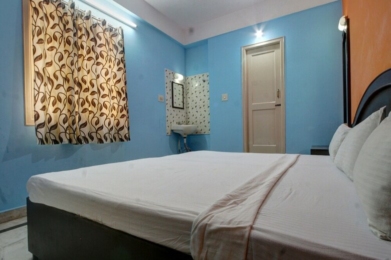 Hotel Spot On 39787 Radha Krishna Deluxe Lodge