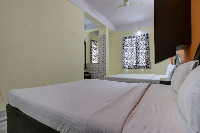 Hotel Spot On 39787 Radha Krishna Deluxe Lodge