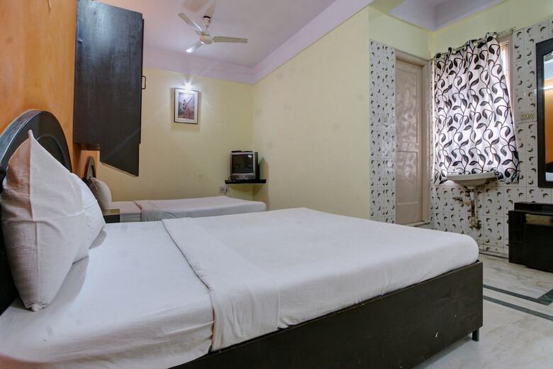 Hotel Spot On 39787 Radha Krishna Deluxe Lodge