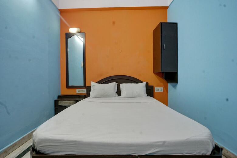 Hotel Spot On 39787 Radha Krishna Deluxe Lodge