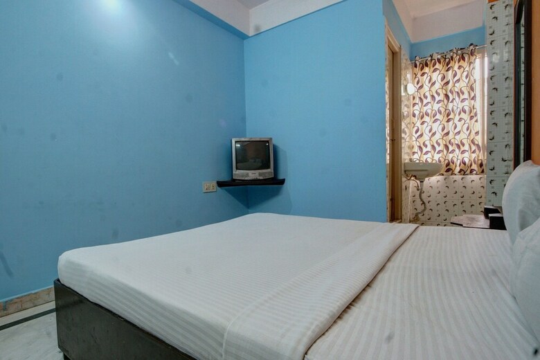 Hotel Spot On 39787 Radha Krishna Deluxe Lodge