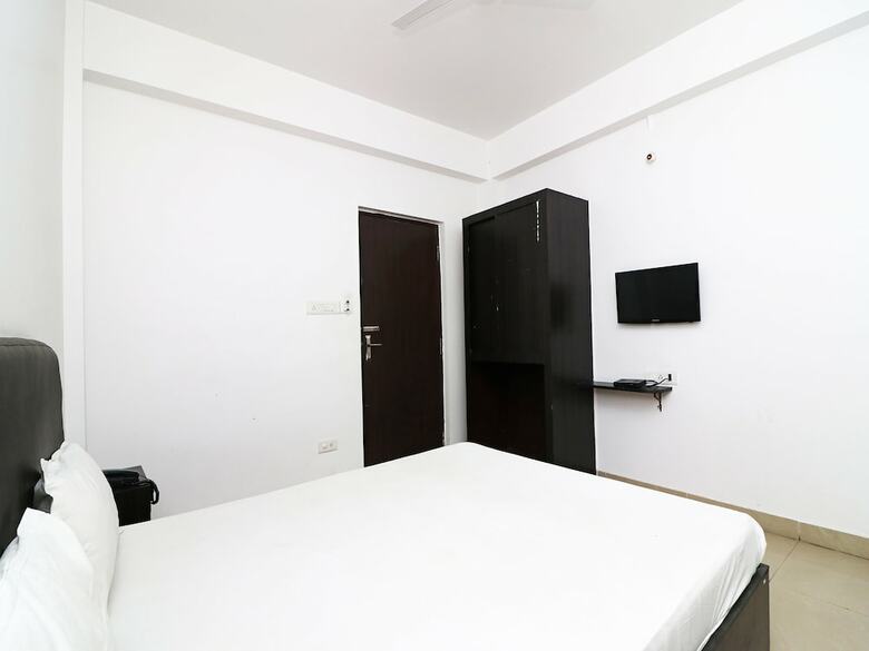 Spot On 42243 Hotel Shubh Sarthak