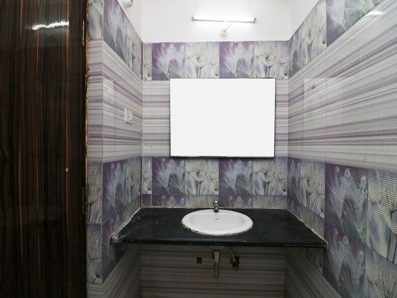 Spot On 42243 Hotel Shubh Sarthak