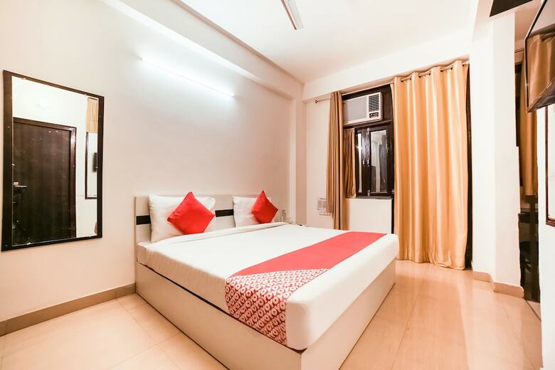 Hotel Oyo Flagship 30197 Noida Sector 43