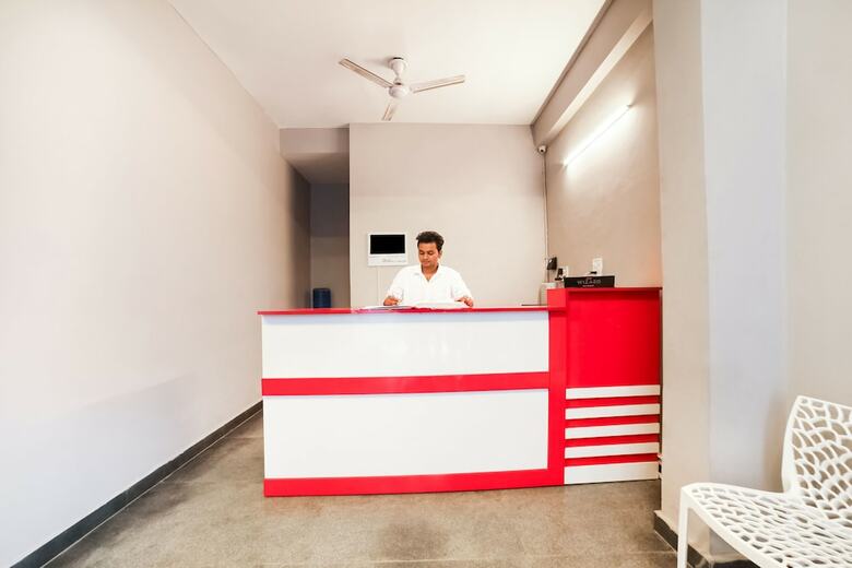 Hotel Oyo Flagship 30197 Noida Sector 43