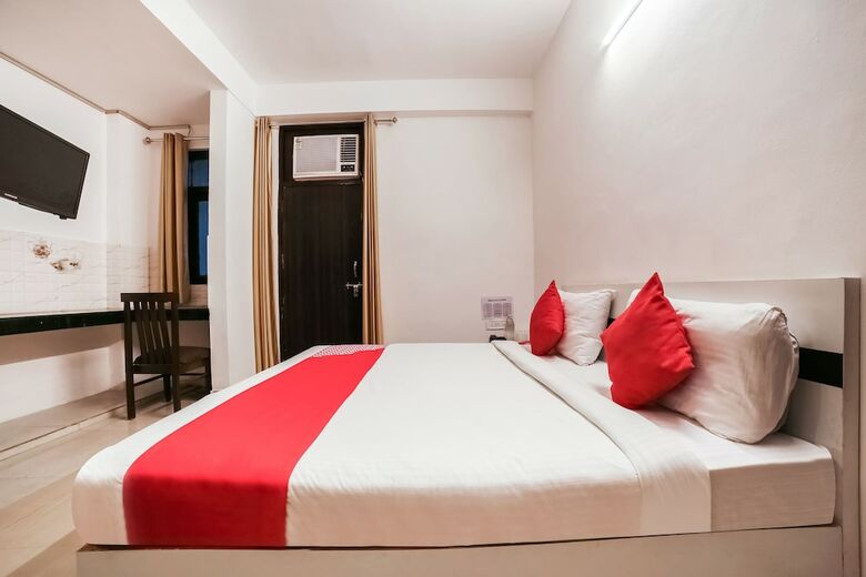Hotel Oyo Flagship 30197 Noida Sector 43